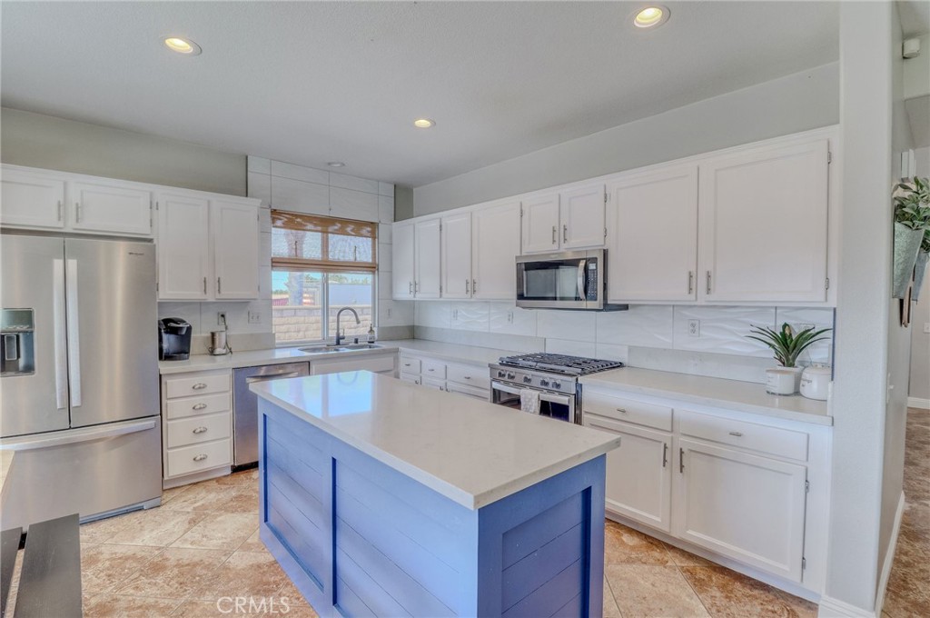 729 Windbound Avenue Beaumont, CA 92223 - Photo 21 of 73 Kitchen