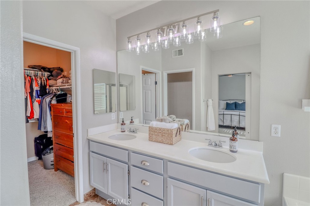 729 Windbound Avenue Beaumont, CA 92223 - Photo 40 of 73 Primary Bathroom