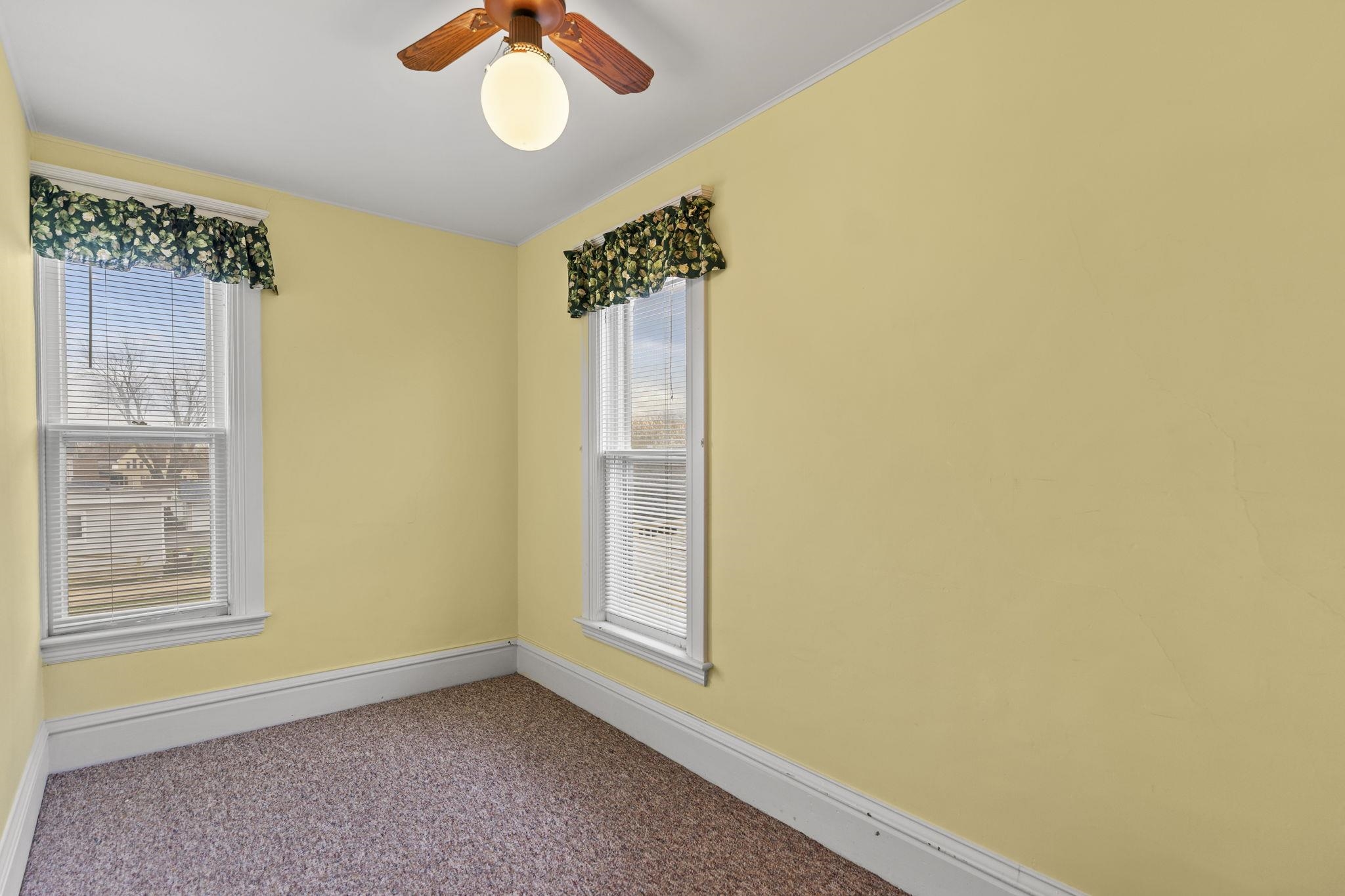 1111 Pearl Street Belvidere, IL 61008 - Photo 13 of 40 a view of livingroom with window