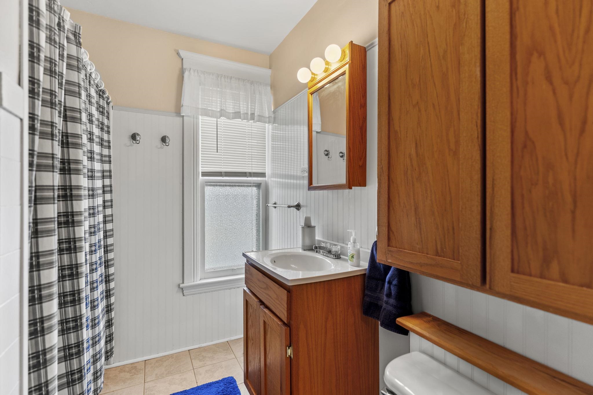 1111 Pearl Street Belvidere, IL 61008 - Photo 14 of 40 a bathroom with a sink and a mirror