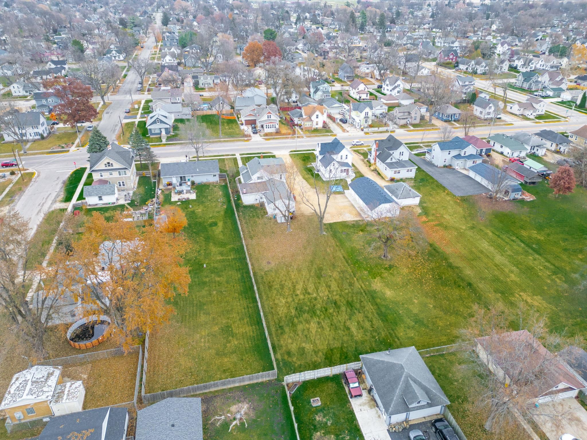 1111 Pearl Street Belvidere, IL 61008 - Photo 17 of 40 an aerial view of residential houses with outdoor space