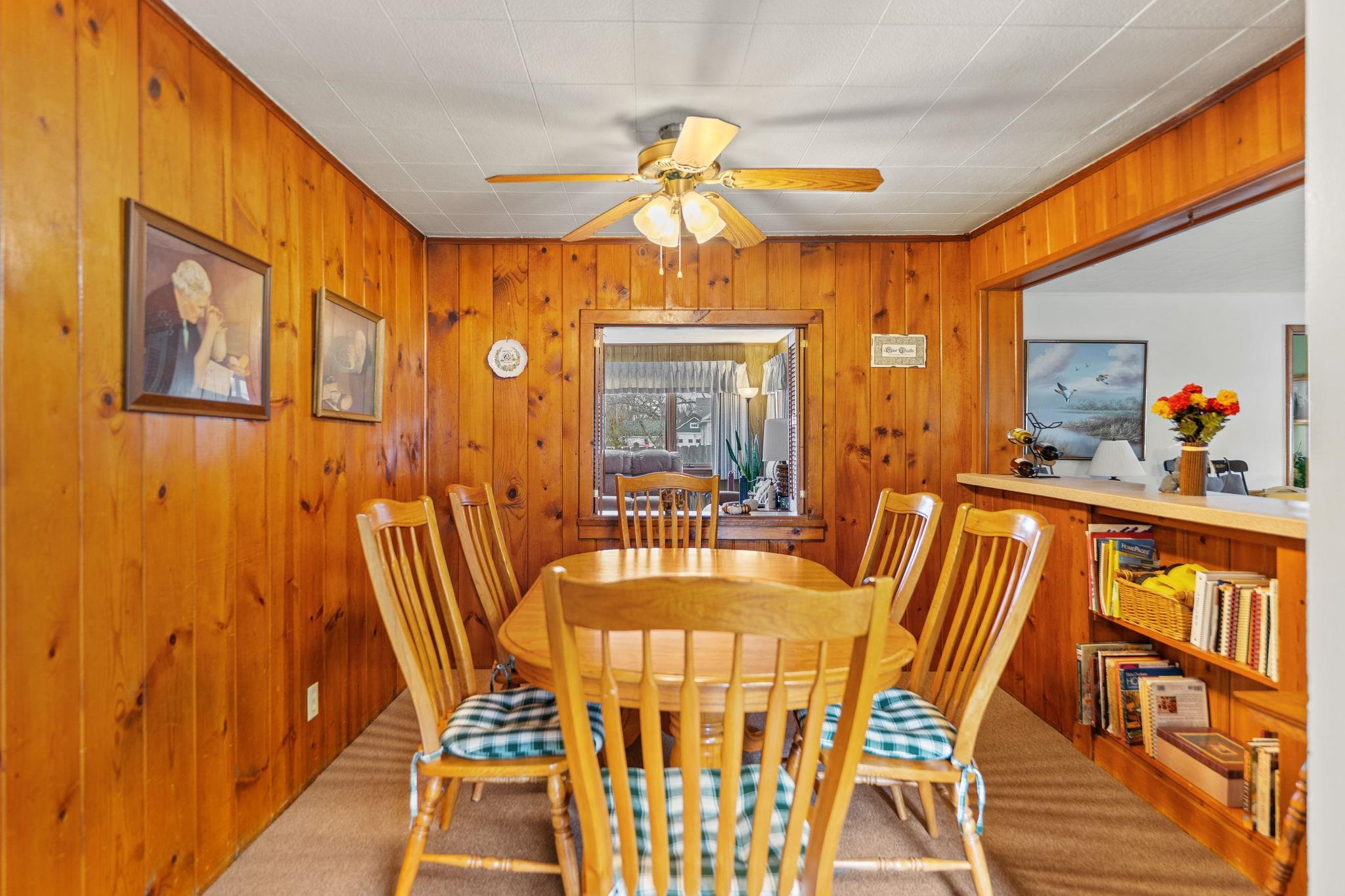 1111 Pearl Street Belvidere, IL 61008 - Photo 28 of 40 a view of a living room