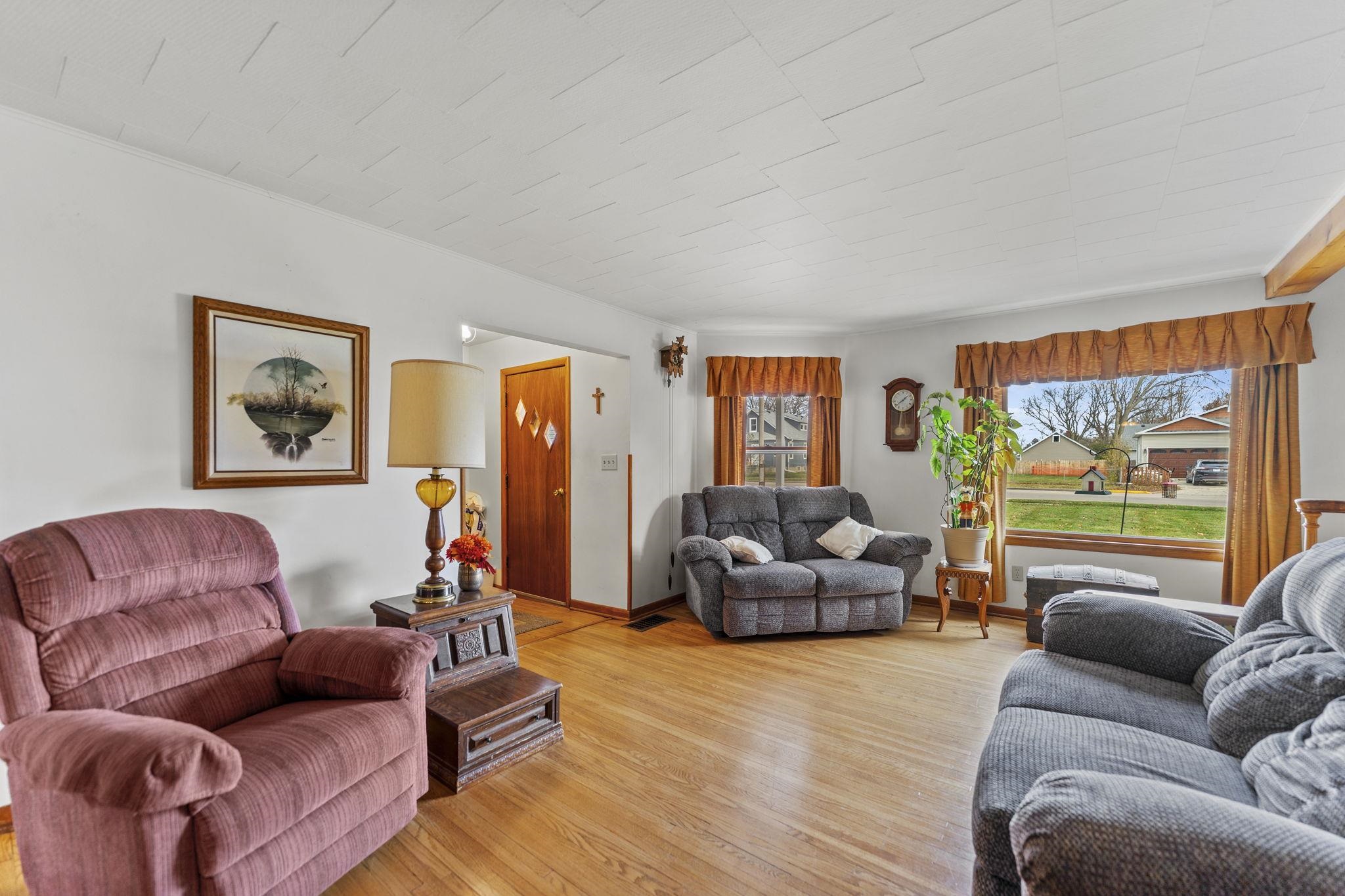 1111 Pearl Street Belvidere, IL 61008 - Photo 6 of 40 a living room with furniture and a large window