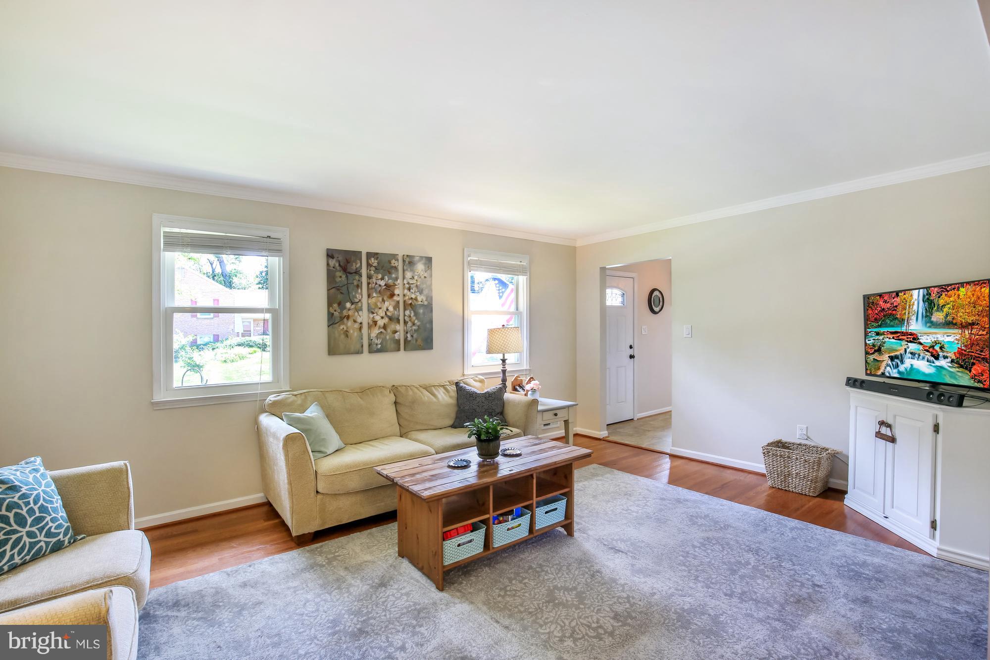 16124 Jerald Road Laurel, MD 20707 - Photo 5 of 30 Living Room