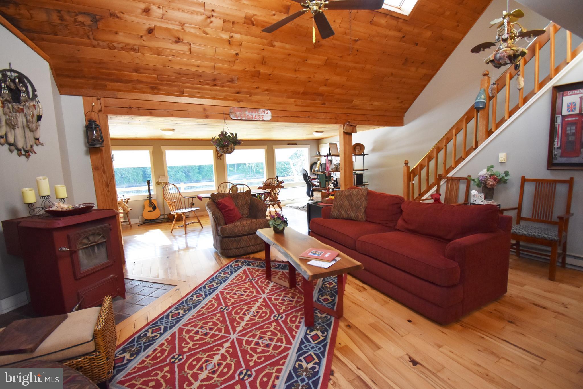 2973 River Road Phillipsburg, NJ 08865 - Photo 18 of 42 Living Room