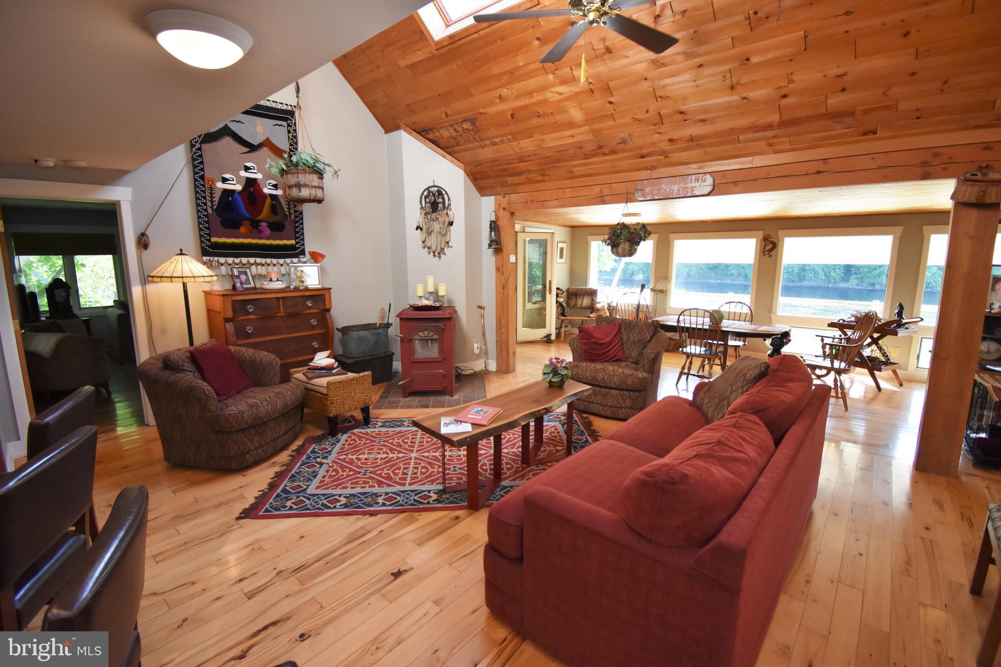 2973 River Road Phillipsburg, NJ 08865 - Photo 19 of 42 Living Room