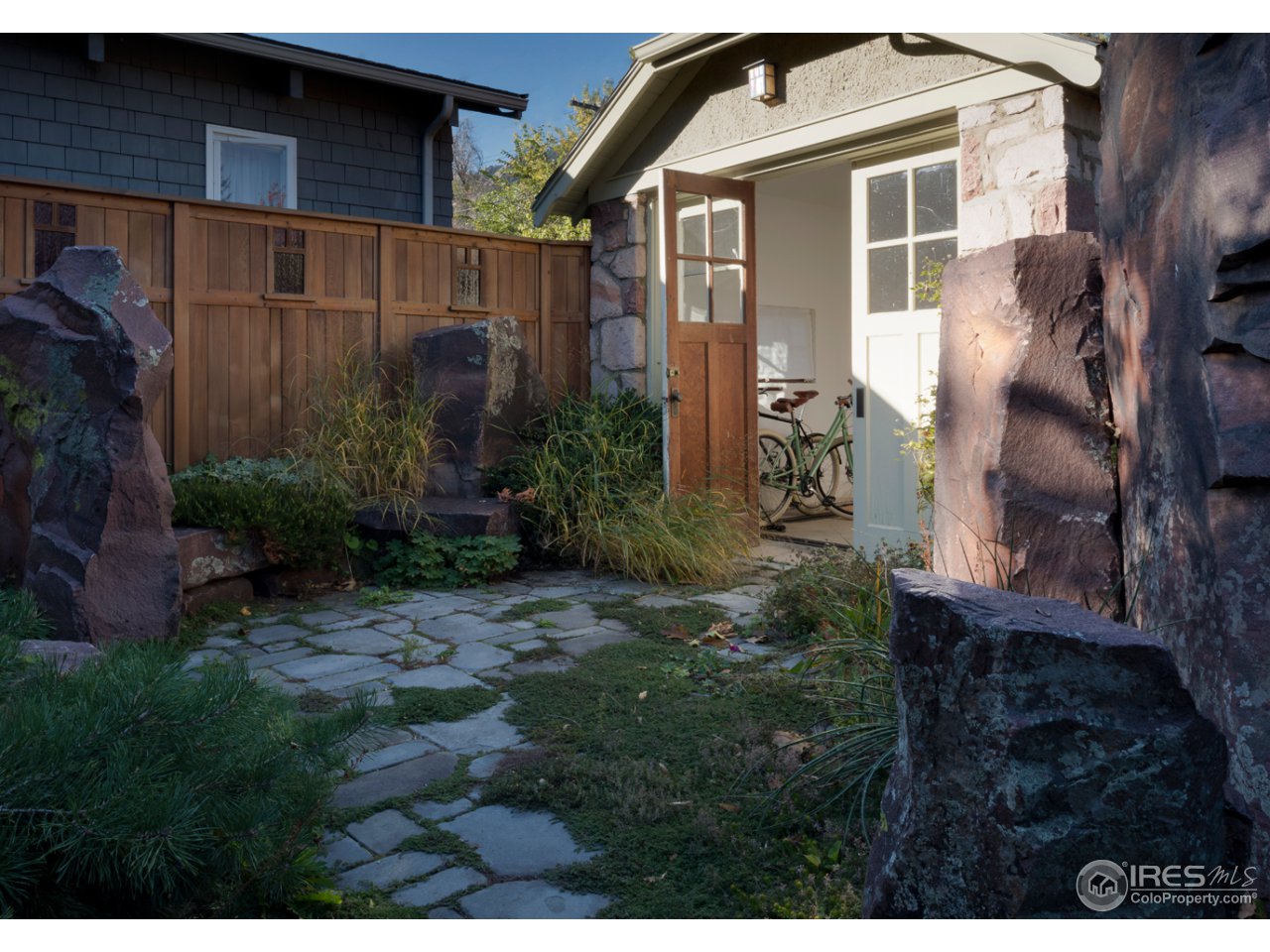 759 11th Street Boulder, CO 80302 - Photo 19 of 23 Studio-Courtyard