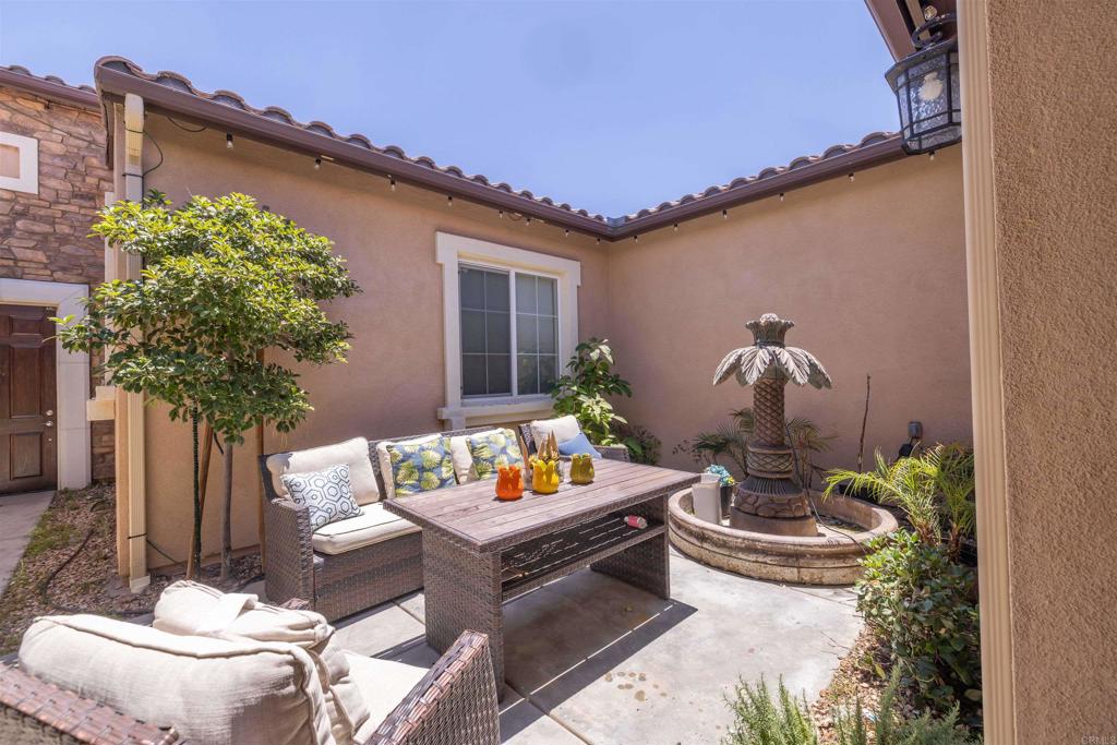 19506 Arcata Road Apple Valley, CA 92307 - Photo 6 of 34 Private entry lounge offering a refined transitional space before entering the main home