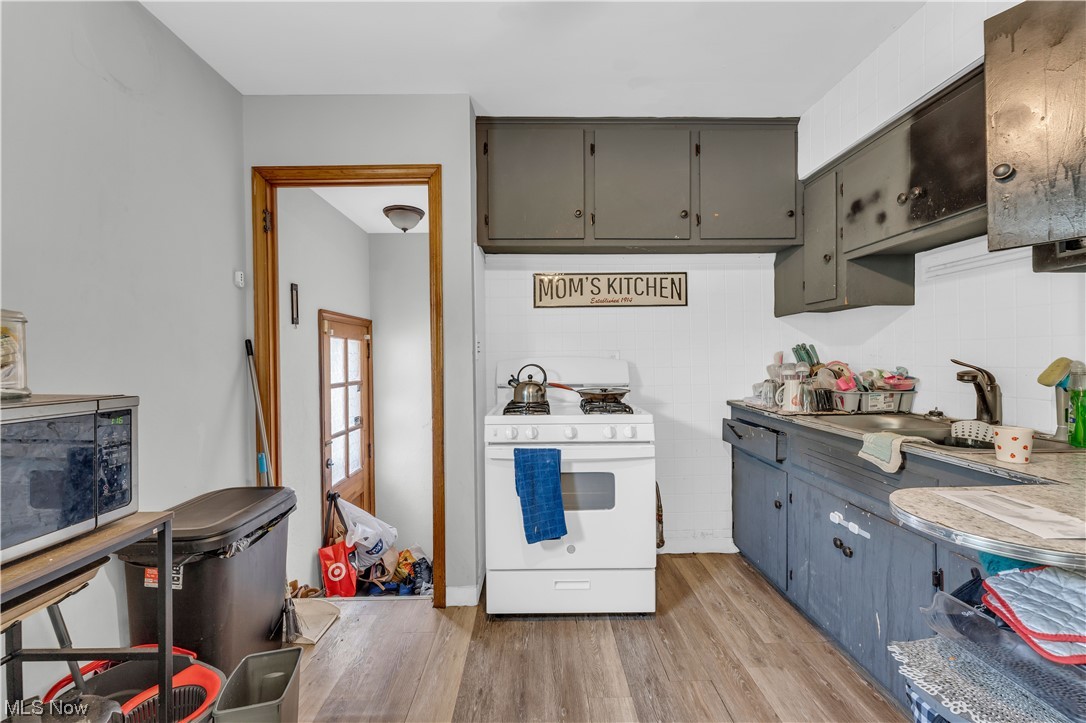 19604 Tiverton Road Cleveland, OH 44110 - Photo 8 of 26
