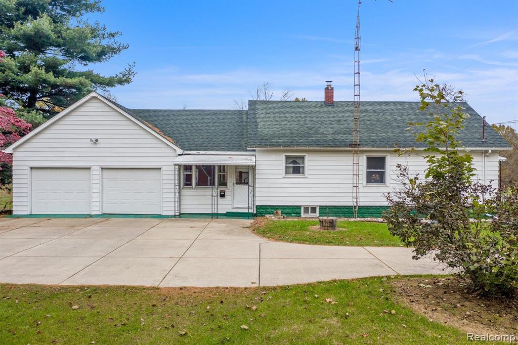 2658 Hawkins Road Jackson, MI 49201 - Photo 1 of 32