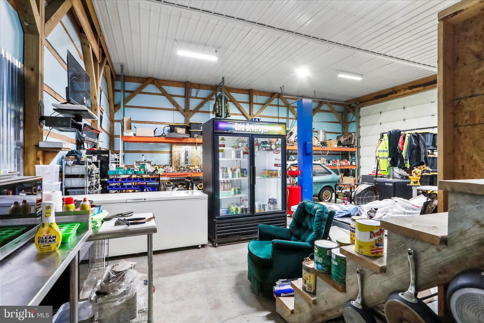 12542 Turkey Farm Road Northeast Little Orleans, MD 21766 - Photo 51 of 77 a living room with patio furniture and a potted plant