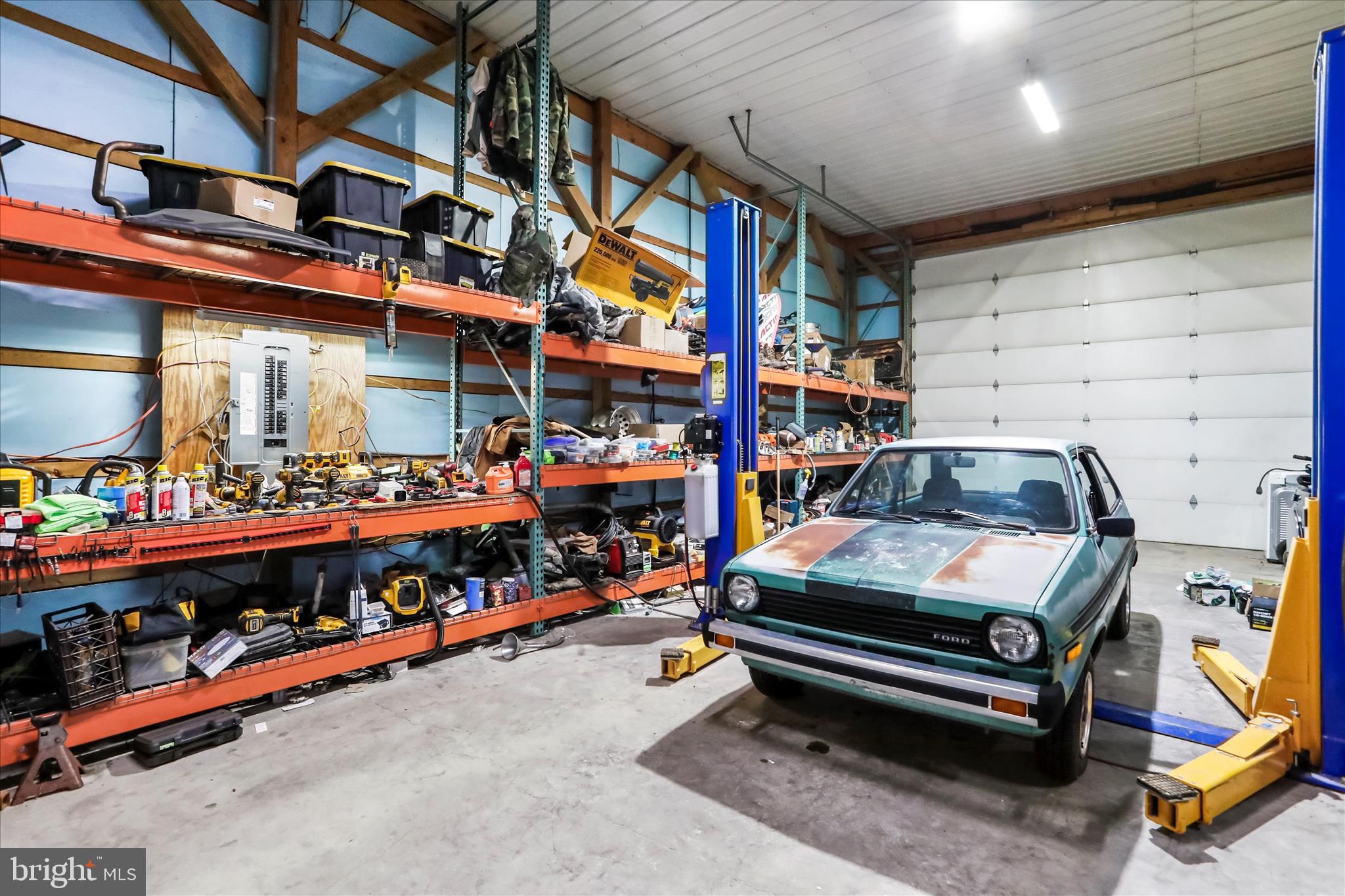 12542 Turkey Farm Road Northeast Little Orleans, MD 21766 - Photo 52 of 77 a room with lots of different furniture and fish tank