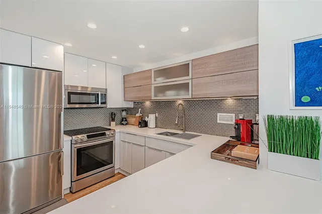 $7,000 | 2301 Collins Avenue, Unit 1230, Miami Beach, FL 33139