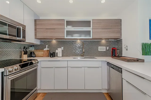 $7,000 | 2301 Collins Avenue, Unit 1230, Miami Beach, FL 33139