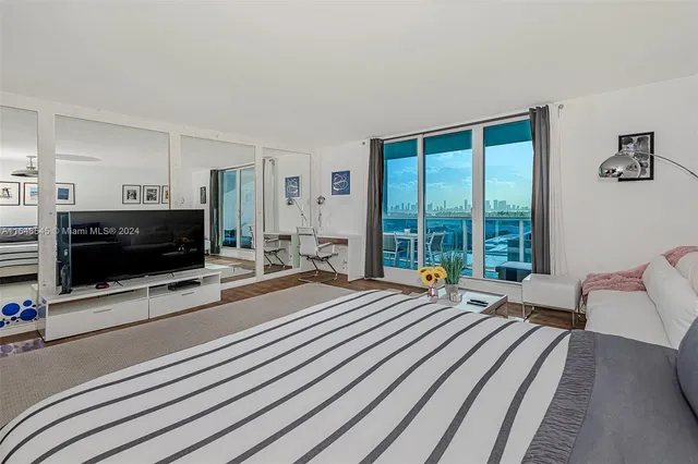 $7,000 | 2301 Collins Avenue, Unit 1230, Miami Beach, FL 33139