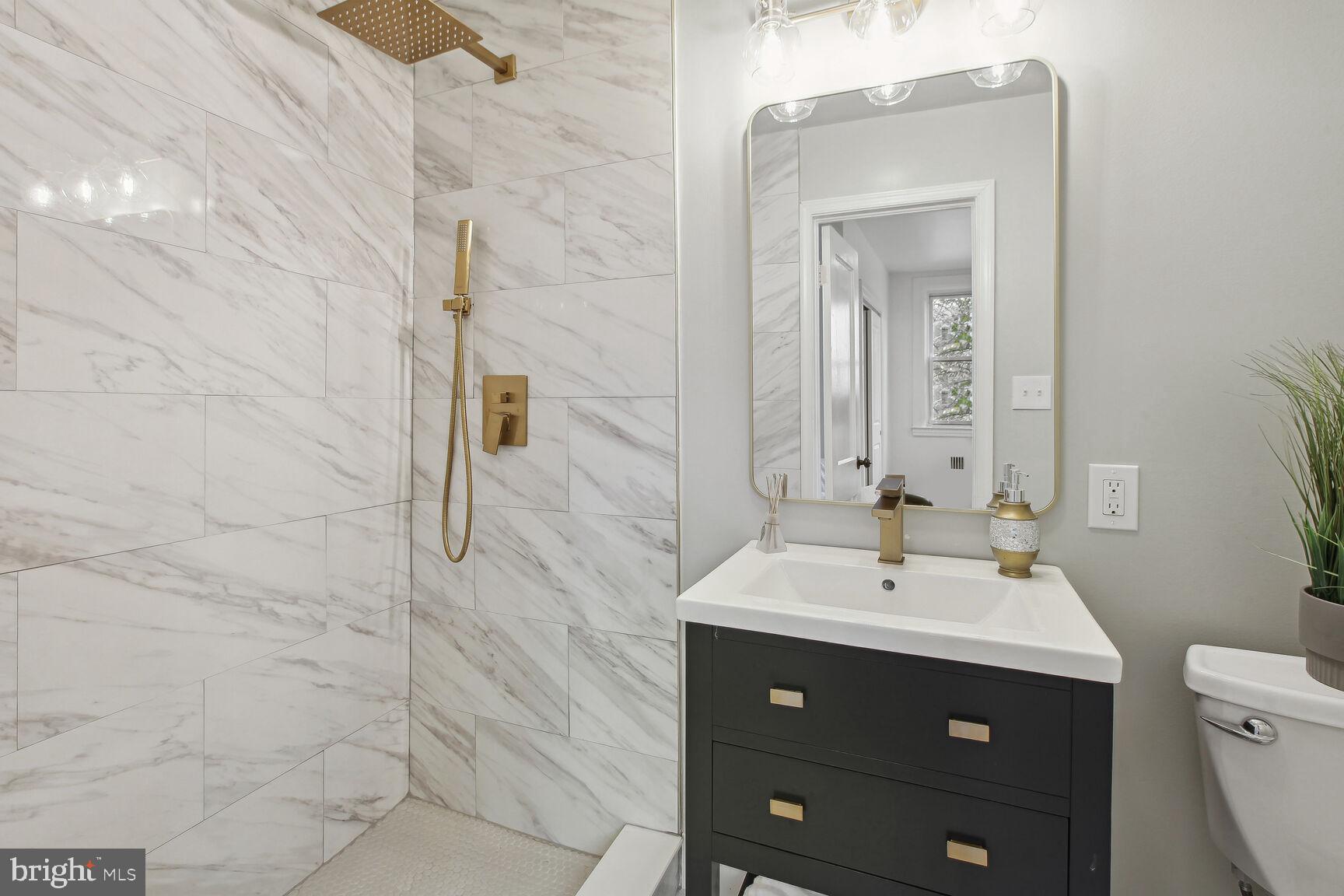 4024 Garrison Boulevard Baltimore, MD 21215 - Photo 15 of 40 Master Bath