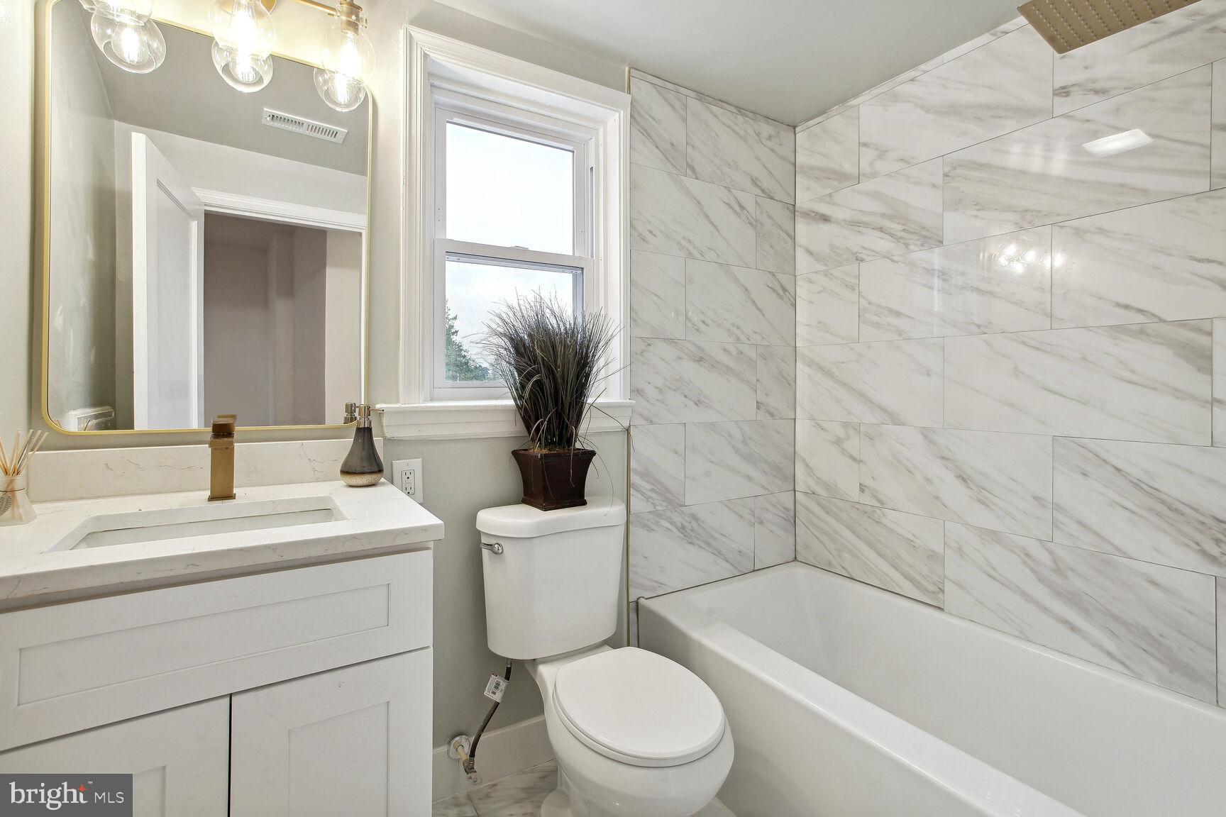 4024 Garrison Boulevard Baltimore, MD 21215 - Photo 20 of 40 2nd Bathroom