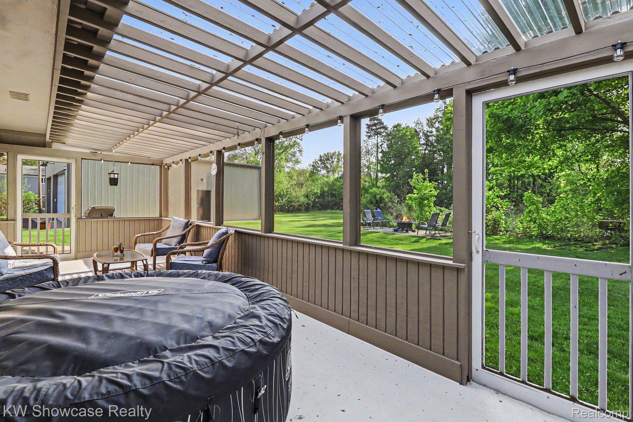 2572 Ridge Road White Lake, MI 48383 - Photo 16 of 44 015_file_2729.jpg