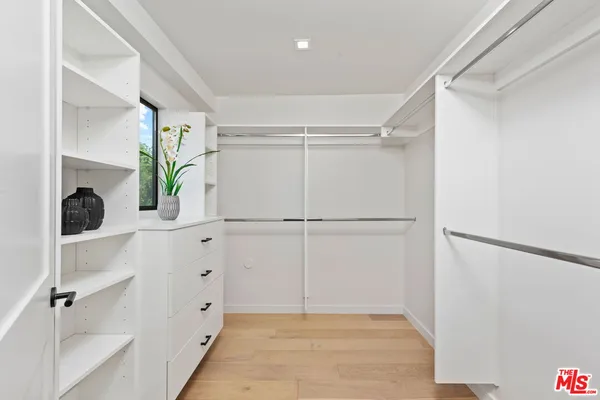 $935,000 | 838 North Mansfield Avenue, Unit 201, Los Angeles, CA 90038