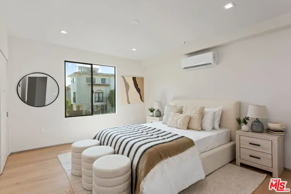 $935,000 | 838 North Mansfield Avenue, Unit 201, Los Angeles, CA 90038