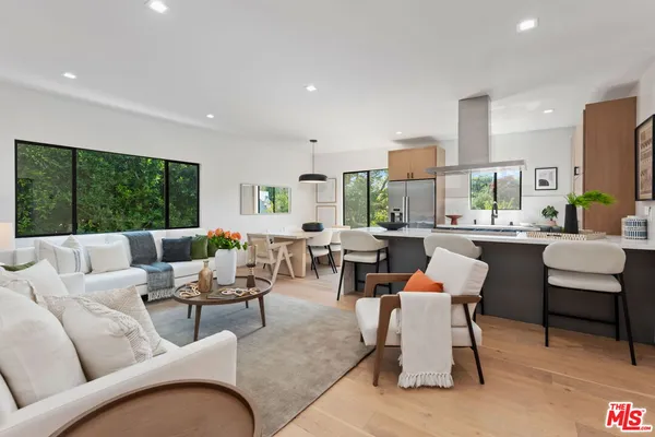 $935,000 | 838 North Mansfield Avenue, Unit 201, Los Angeles, CA 90038