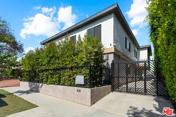 $935,000 | 838 North Mansfield Avenue, Unit 201, Los Angeles, CA 90038