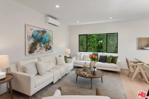 $935,000 | 838 North Mansfield Avenue, Unit 201, Los Angeles, CA 90038