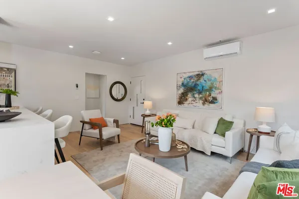 $935,000 | 838 North Mansfield Avenue, Unit 201, Los Angeles, CA 90038