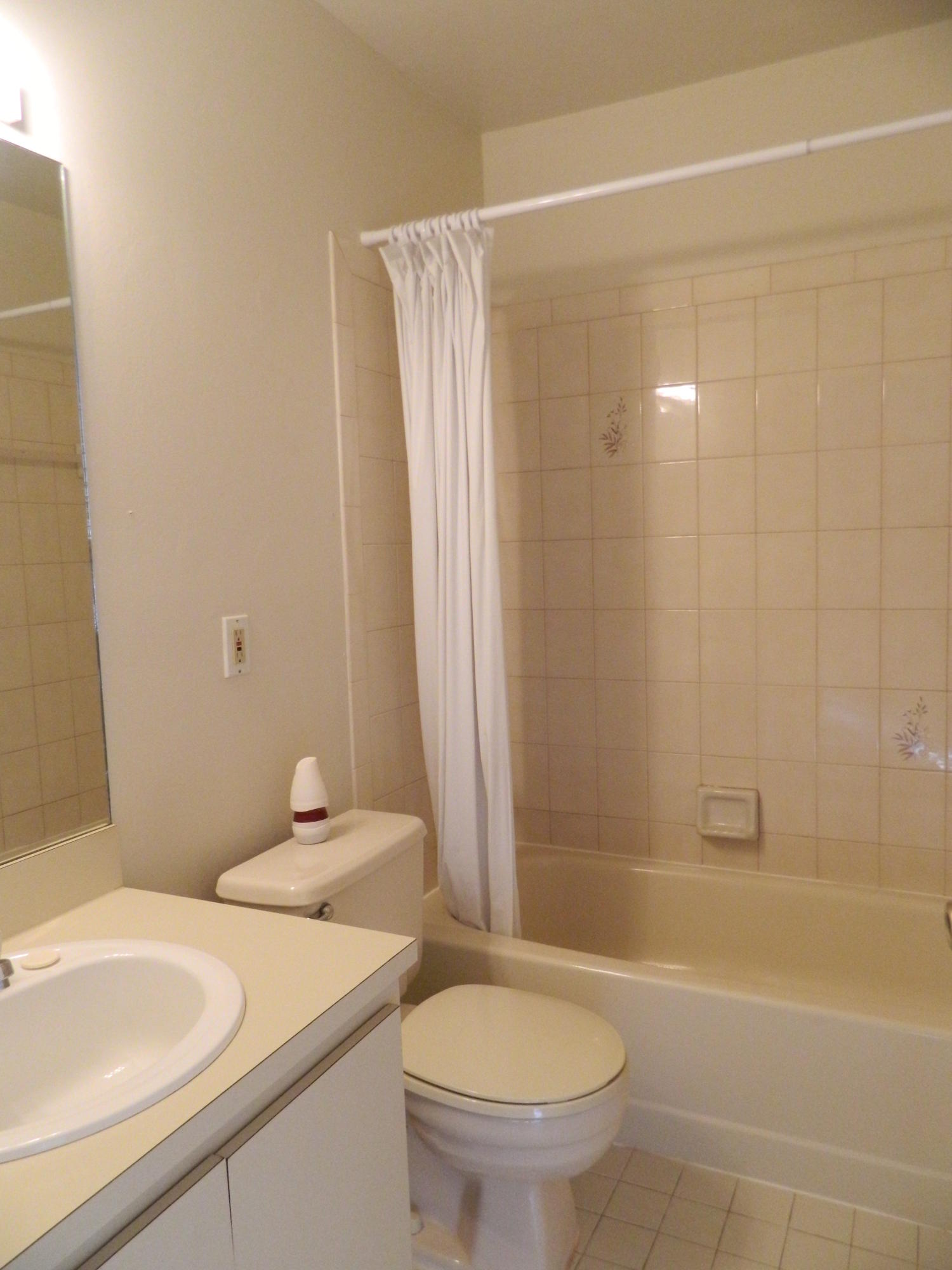 5854 Southeast Mitzi Lane Stuart, FL 34997 - Photo 11 of 18 Guest bath