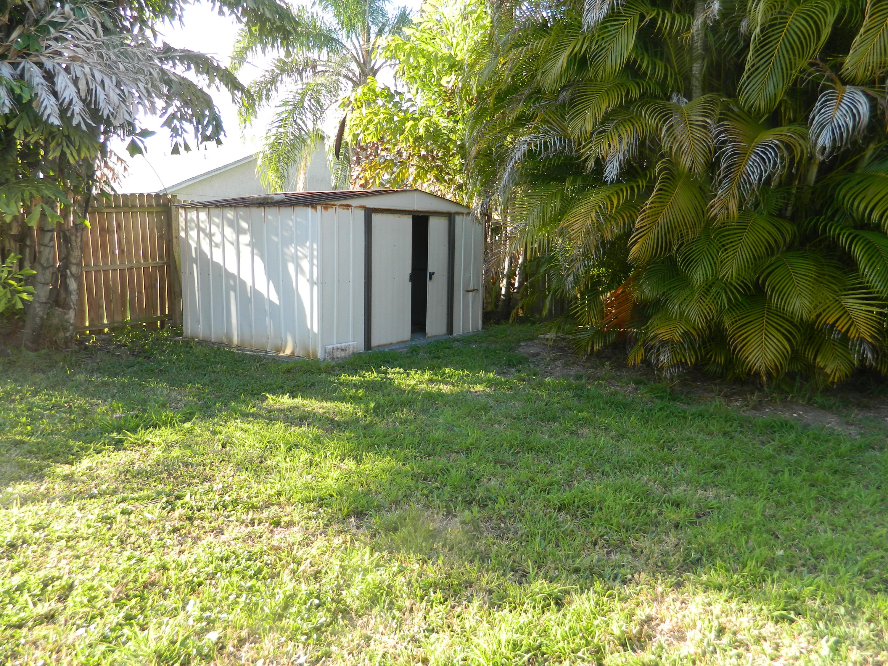 5854 Southeast Mitzi Lane Stuart, FL 34997 - Photo 14 of 18 Backyard