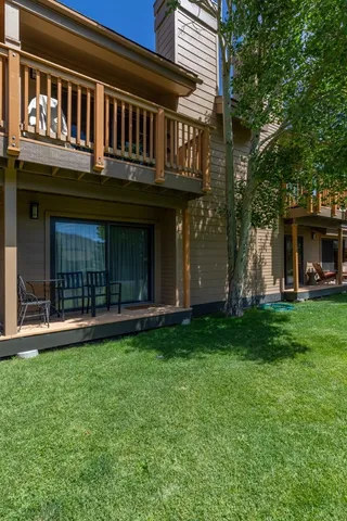 a view of an entrance of the house