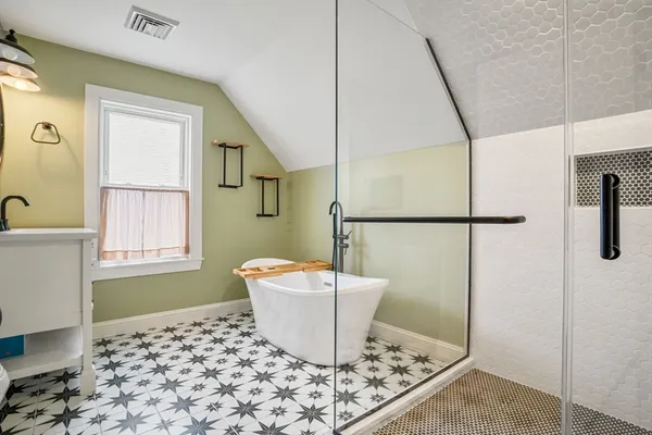 $3,800 | 16 Gordon Street, Unit 16, Malden, MA 02148