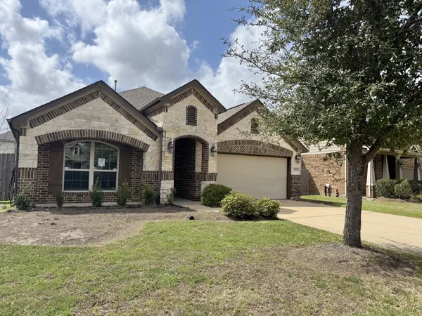 $2,500 | 2704 Camden Hills Lane, Pearland, TX 77089