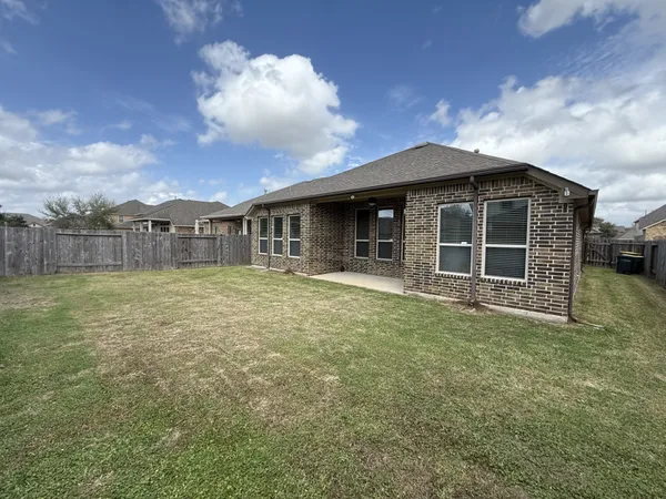 $2,500 | 2704 Camden Hills Lane, Pearland, TX 77089