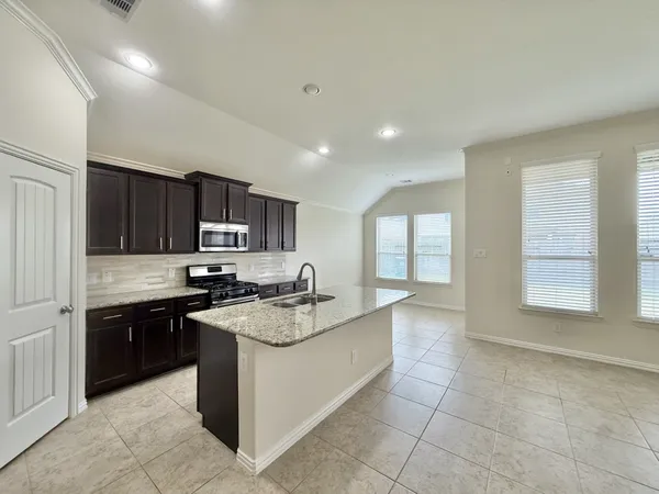 $2,500 | 2704 Camden Hills Lane, Pearland, TX 77089