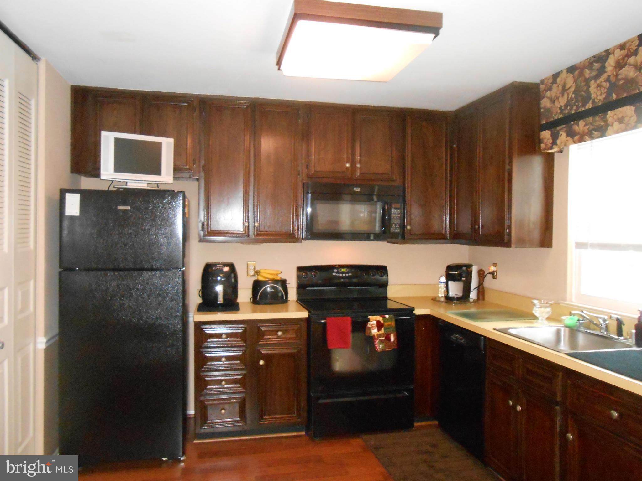 8454 Snowden Oaks Place Laurel, MD 20708 - Photo 7 of 17 Kitchen