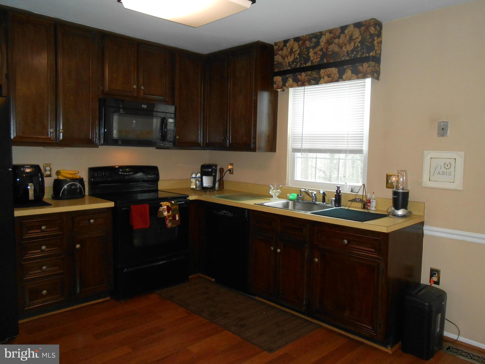 8454 Snowden Oaks Place Laurel, MD 20708 - Photo 8 of 17 Kitchen