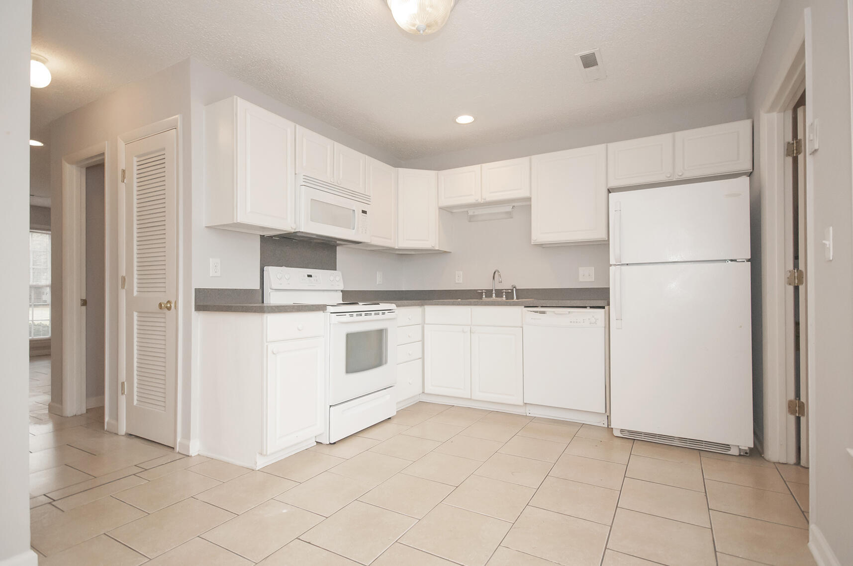 9 Anderson Avenue, Unit B Charleston, SC 29412 - Photo 9 of 17 _DSC9204