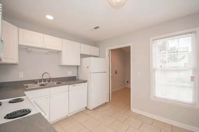 $1,749 | 9 Anderson Avenue, Unit B, Charleston, SC 29412