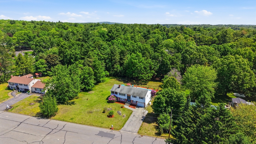 55 Burnham Road Billerica, MA 01862 - Photo 3 of 31