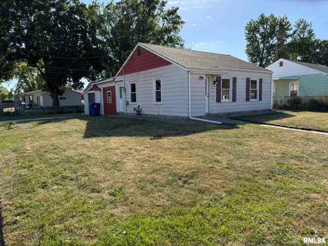 $875 | 3803 Pearl Avenue, Davenport, IA 52802