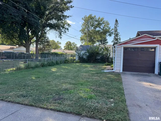 $875 | 3803 Pearl Avenue, Davenport, IA 52802