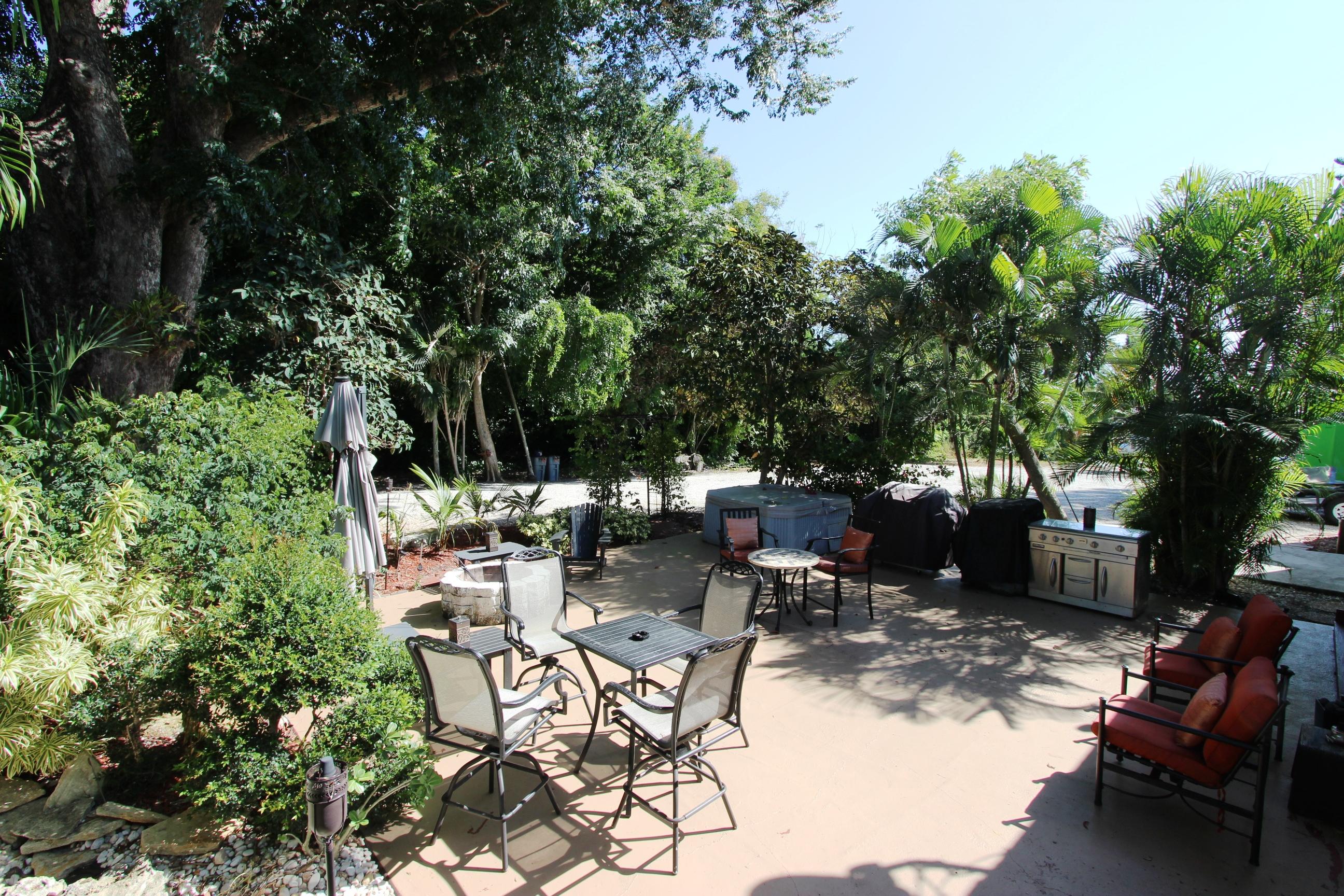 6640 High Ridge Road Lake Worth, FL 33462 - Photo 22 of 46 Patio (28 ft x 27 ft)
