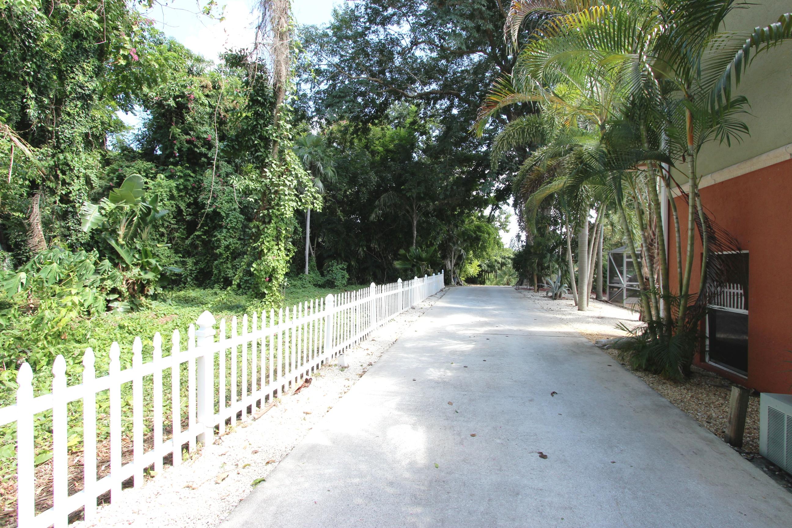 6640 High Ridge Road Lake Worth, FL 33462 - Photo 6 of 46 Driveway