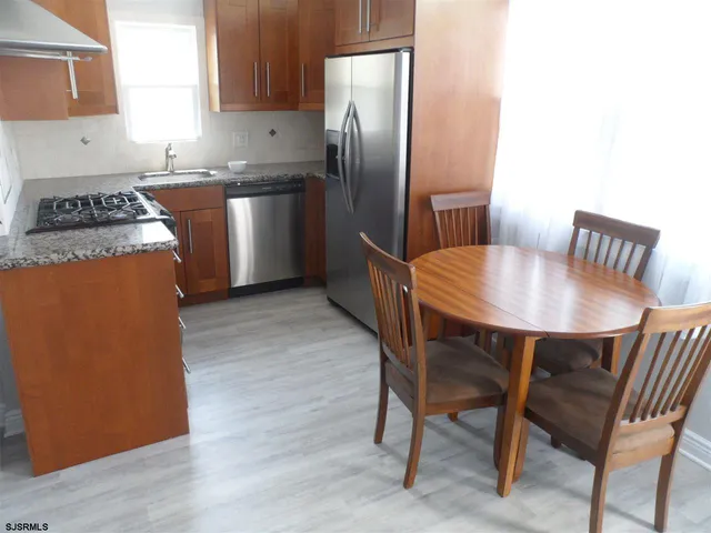 $2,300 | 11 South Jefferson Avenue, Unit REAR HOUSE, Margate City, NJ 08402