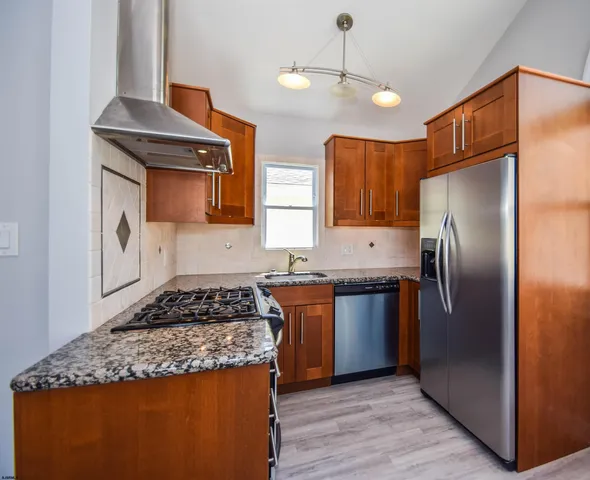 $2,300 | 11 South Jefferson Avenue, Unit REAR HOUSE, Margate City, NJ 08402