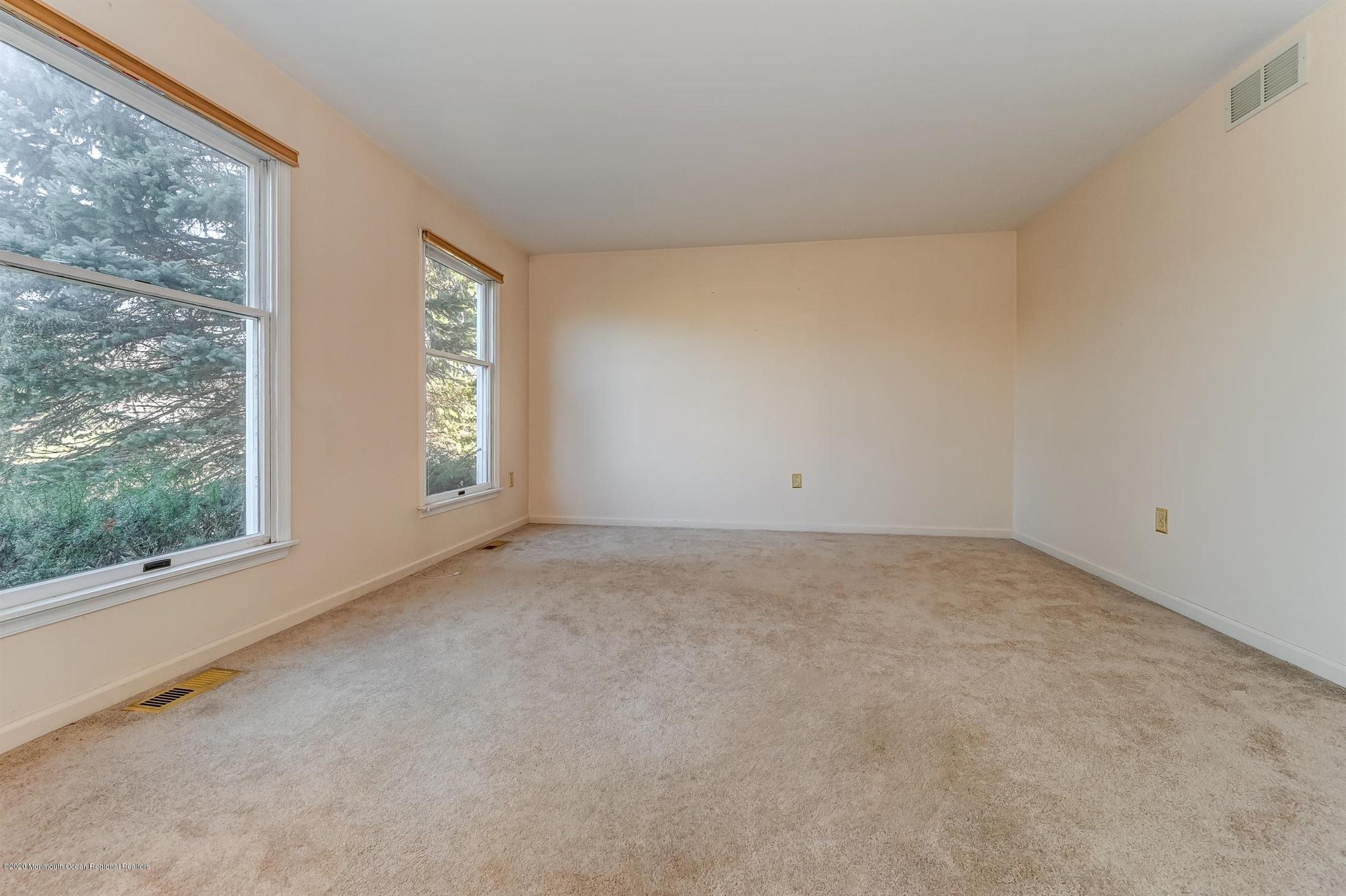 21 Yellow Brook Road Holmdel, NJ 07733 - Photo 4 of 23 Living Room