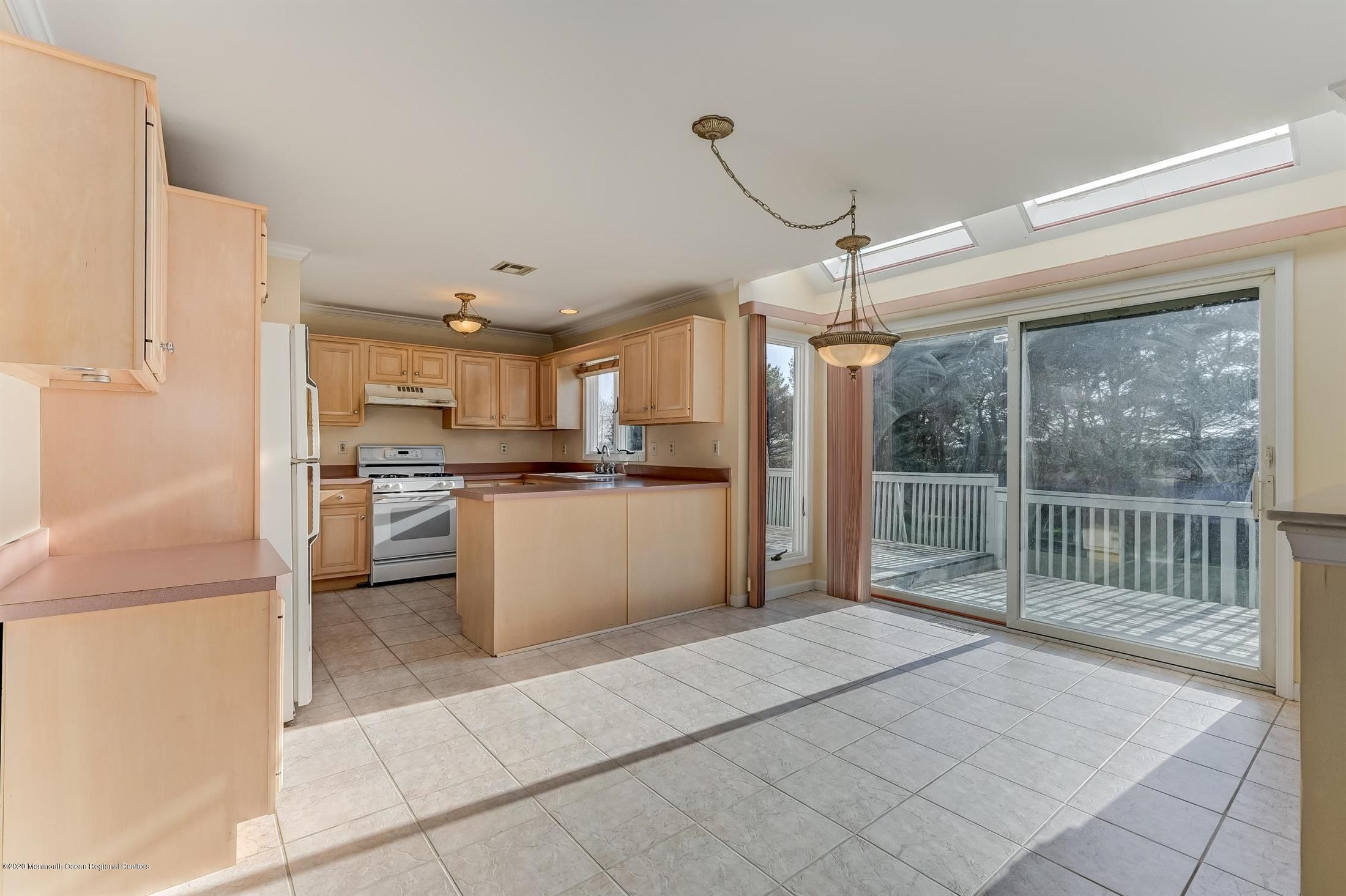 21 Yellow Brook Road Holmdel, NJ 07733 - Photo 10 of 23 Kitchen