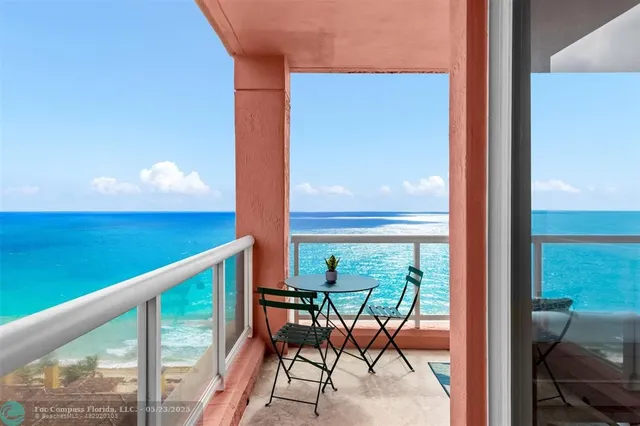 a view of a yard with plants