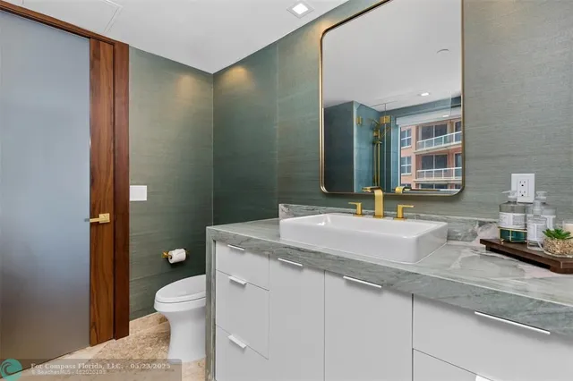 a view of a yard in front of the house